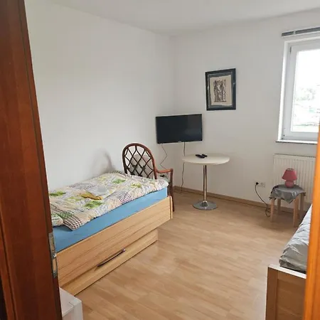 C & R Leuci Zimmervermietung Πανσιόν *