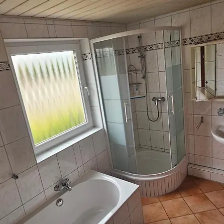 C & R Leuci Zimmervermietung Πανσιόν *